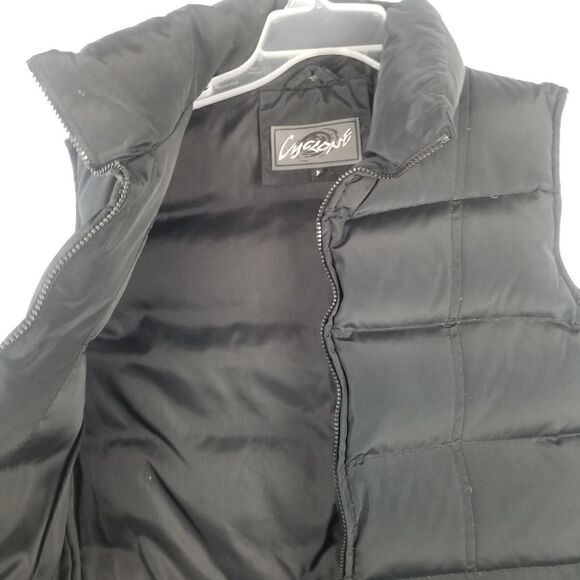 Black Cyclone puffer vest. Size M - Picture 9 of 15